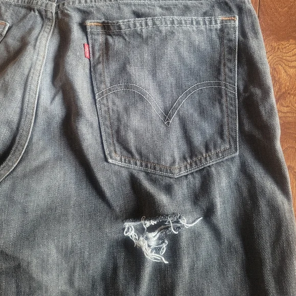 Men's Levi Shorts, sz 36 - Picture 3 of 9